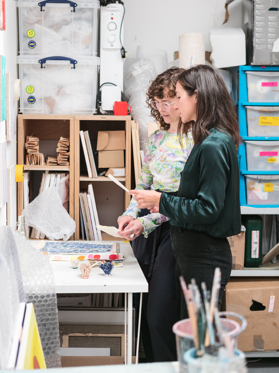 Louise Chignac and artist Ellie MacGarry at her London studio, 2021 © Ollie Hammick / Canopy Collections